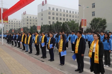 我校隆重举行“相约《论语》 文化中国——孔子诞辰日 人人读《论语》”大型公益活动