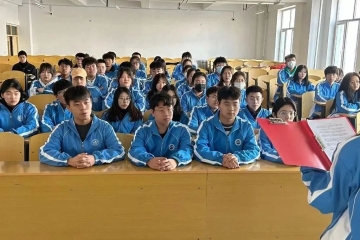 信息工程学院学生分会组织开展学习雷锋精神活动