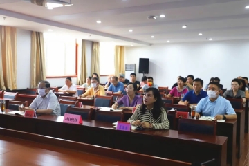 我校组织领导干部集中学习百名专家百场报告会